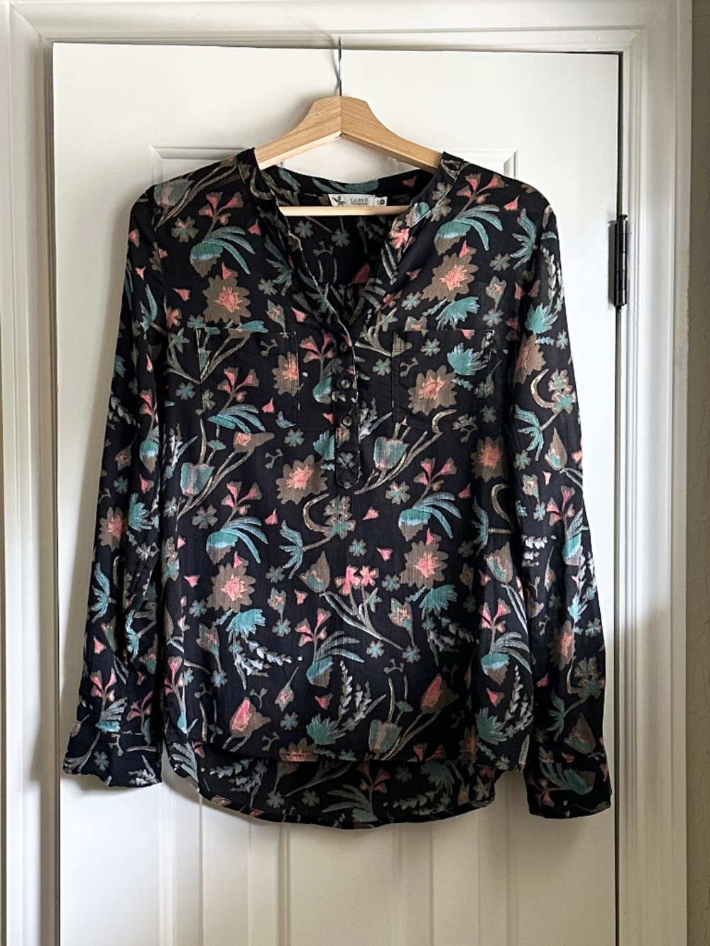 CARVE DESIGNS Dylan Gauze Shirt Scattered Floral M